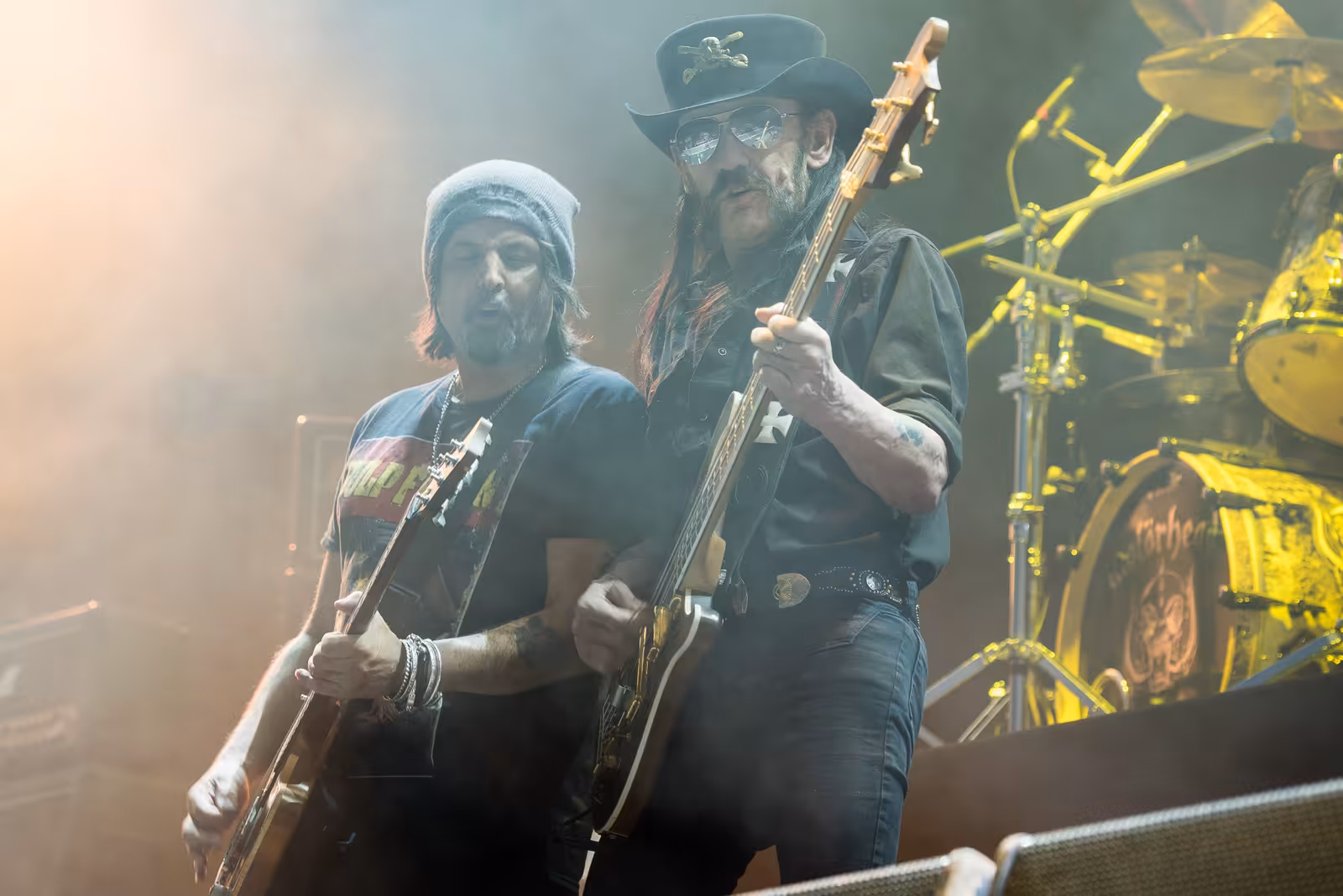 Lemmy Kilmister of Motorhead singing into a raised microphone on stage at Rock im Park in 2015.